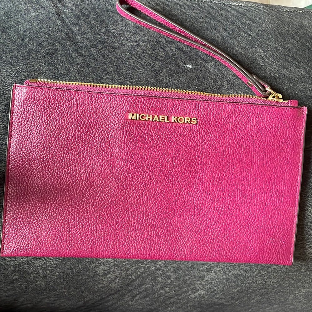 Michael Kors purple wristlet (38s9xttc3l)